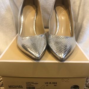 Michael Kors Claire Pump Metallic